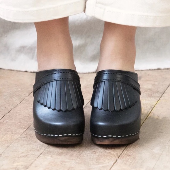 NWOB Sandgrens Venice Fringed Heeled Clog Mule Black Leather Scandi 6-6.5 - Picture 2 of 15